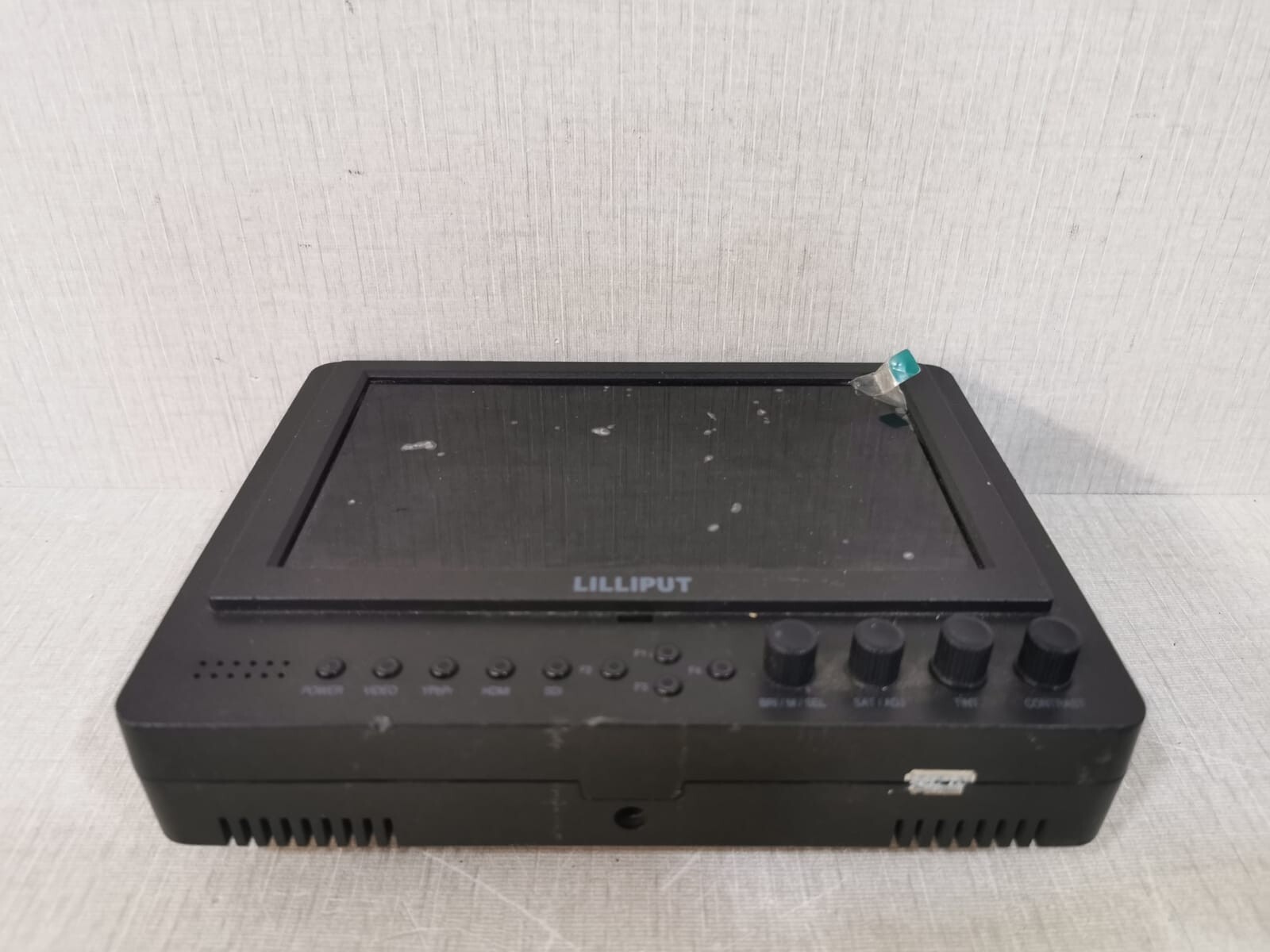 Lilliput High Definition LCD Monitor Lilliput 7'' High Definition LCD Monitor 12 VOLTS 10 WATTS 5
