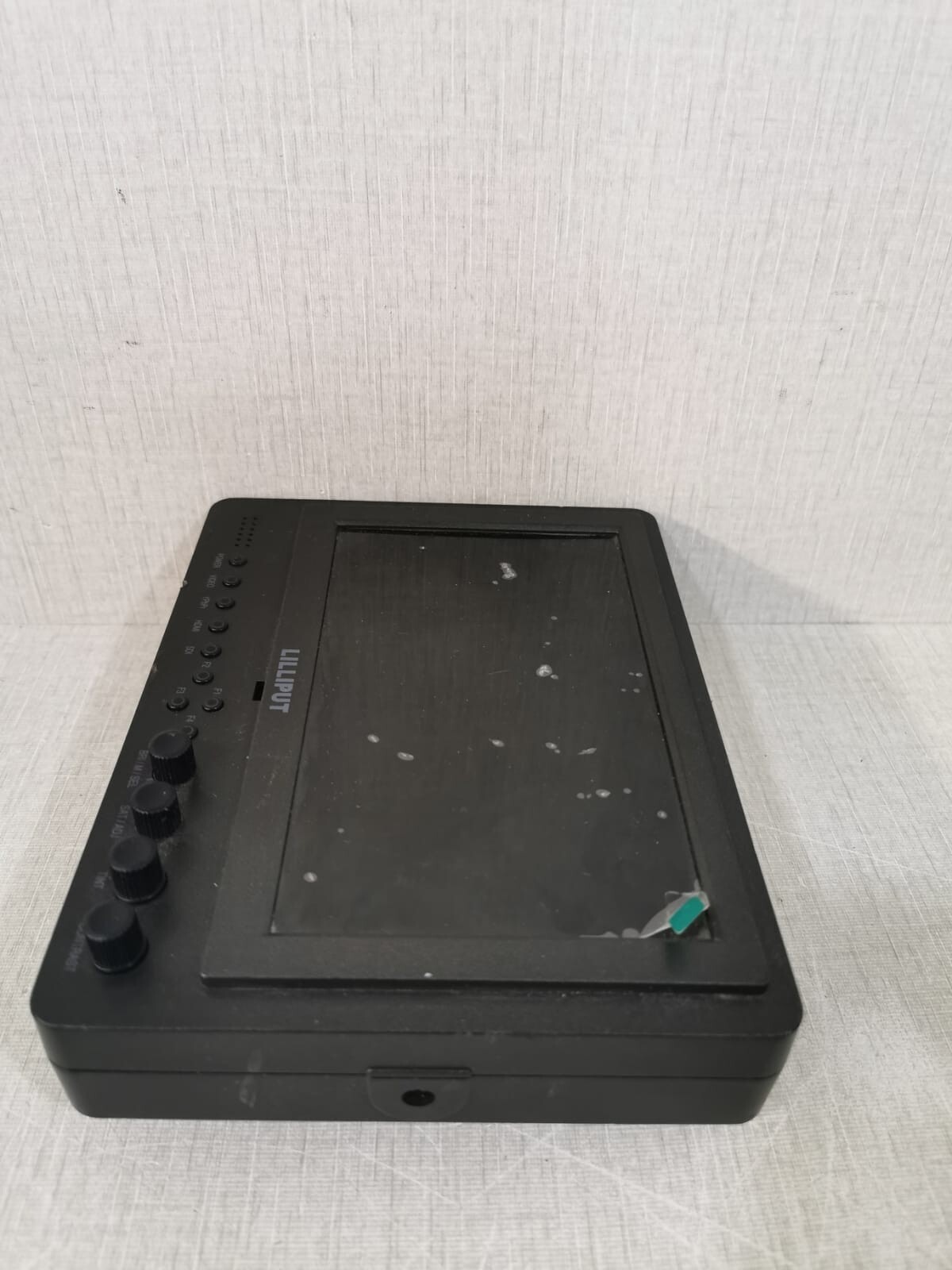 Lilliput High Definition LCD Monitor Lilliput 7'' High Definition LCD Monitor 12 VOLTS 10 WATTS 7
