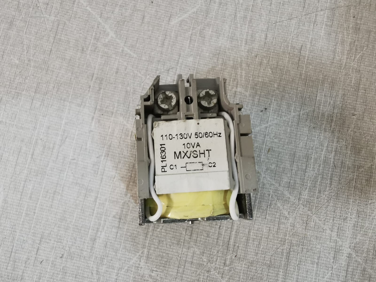 Schneider Electric AAV37273-XB Schneider Electric AAV37273-XB 110/130V 50/60Hz 10vA Circuit Braker Accessory 2