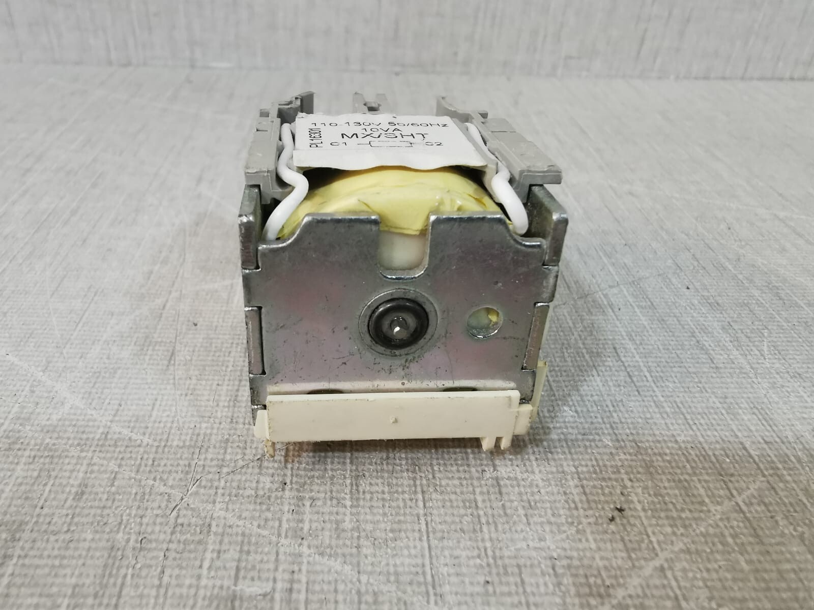Schneider Electric AAV37273-XB Schneider Electric AAV37273-XB 110/130V 50/60Hz 10vA Circuit Braker Accessory 4