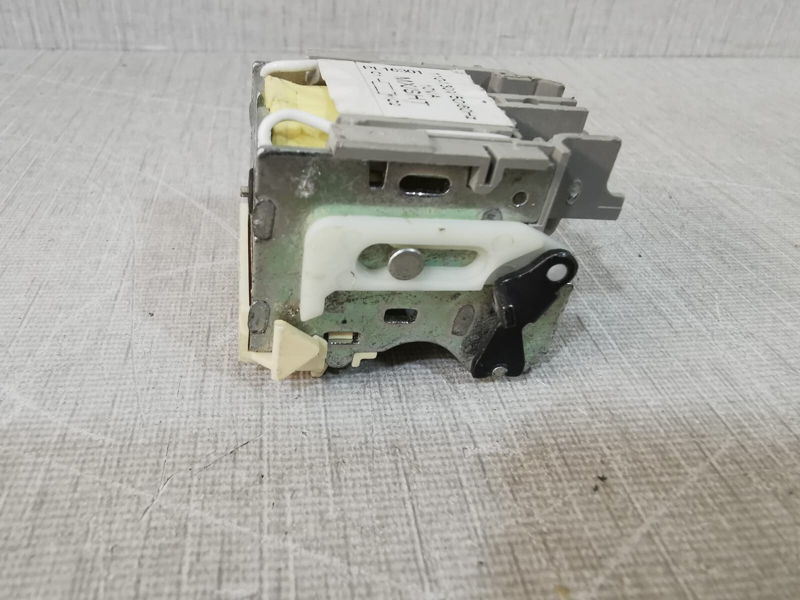 Schneider Electric AAV37273-XB Schneider Electric AAV37273-XB 110/130V 50/60Hz 10vA Circuit Braker Accessory 5