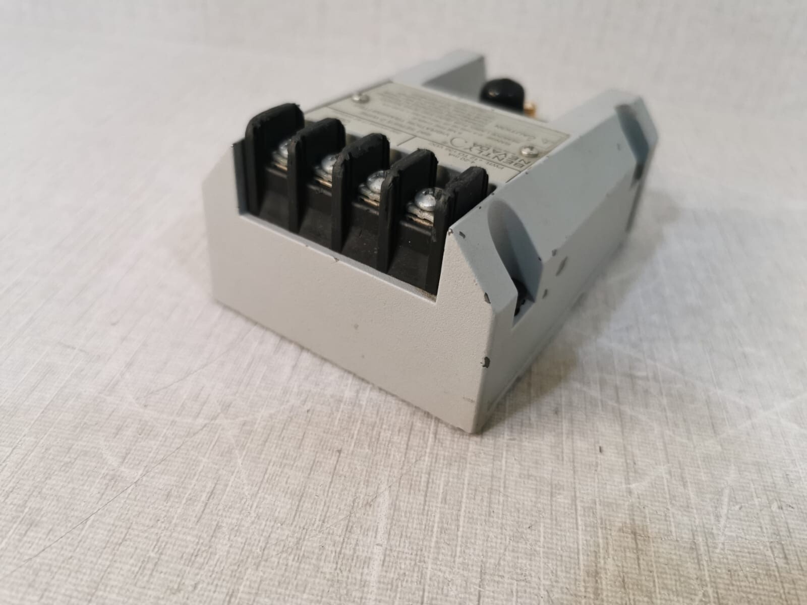 Bently nevada 990-04-50-02-01 Bently nevada 990 SERIES 2-WIRE vibration transmitter 990-04-50-02-01 4