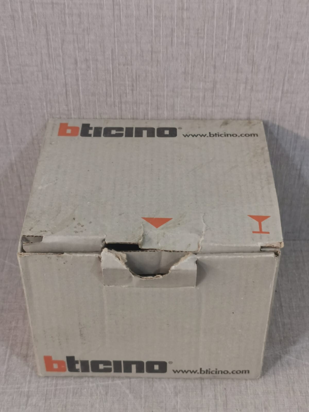BTICINO F416U1 BTicino F416U1 Universal Dimmer 1000 VA SCS 9