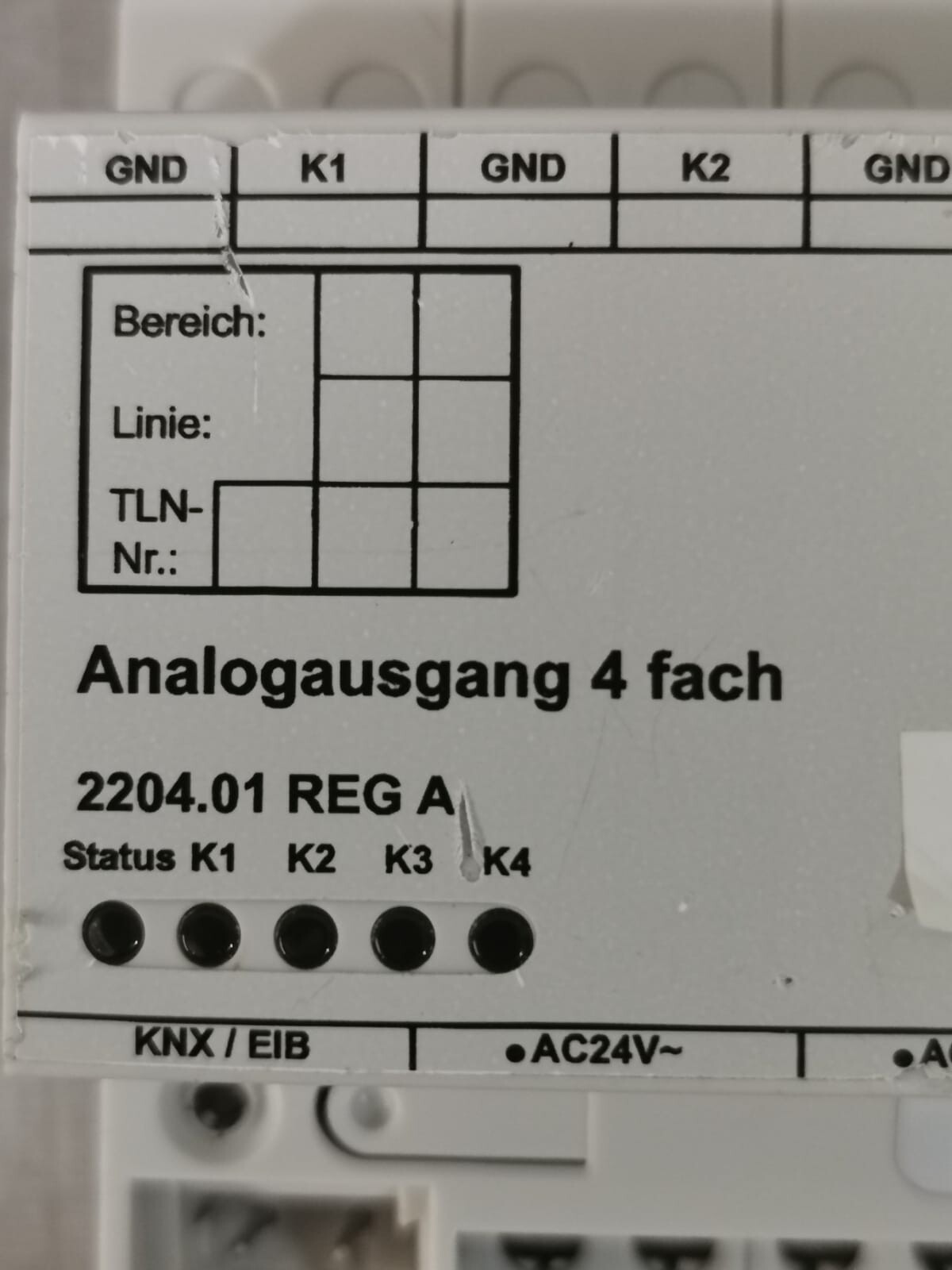 JUNG 2204.01 REG A Jung 2204.01 REG A KNX Analogue Actuator 4 FACH 3