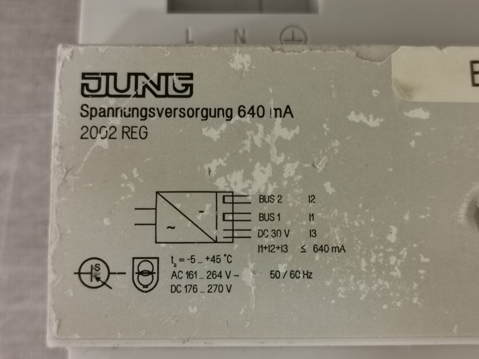 JUNG 2002 REG JUNG 2002REG KNX/EiB Power supply 640 mA 2