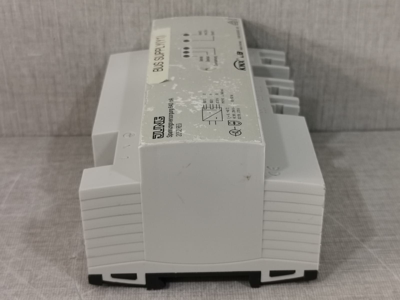 JUNG 2002 REG JUNG 2002REG KNX/EiB Power supply 640 mA 5