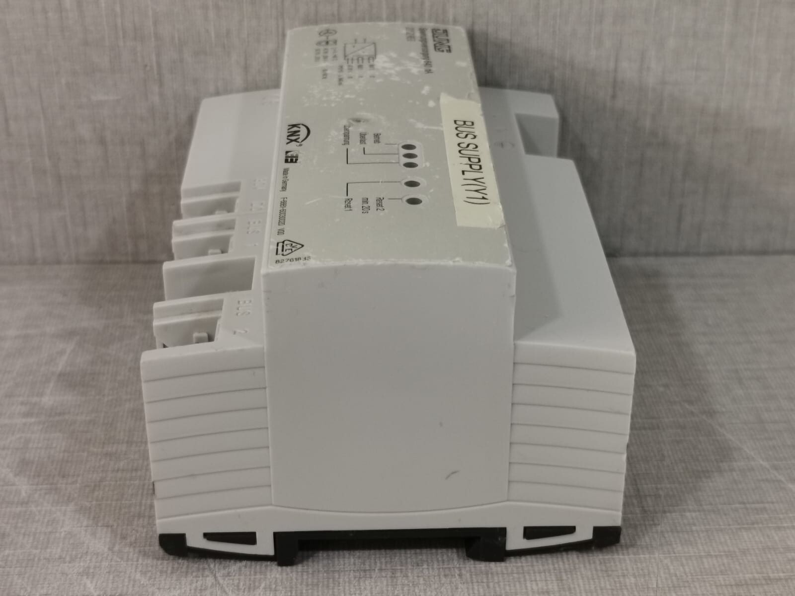 JUNG 2002 REG JUNG 2002REG KNX/EiB Power supply 640 mA 6