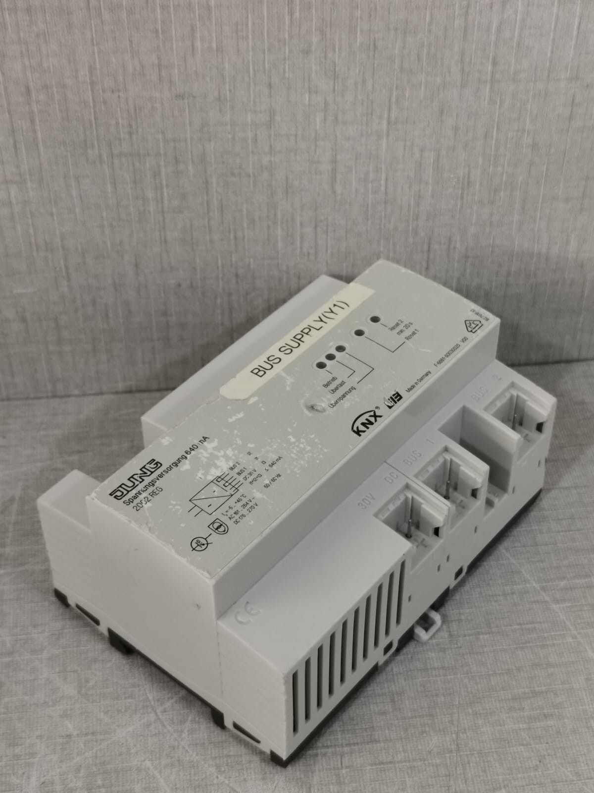 JUNG 2002 REG JUNG 2002REG KNX/EiB Power supply 640 mA 7