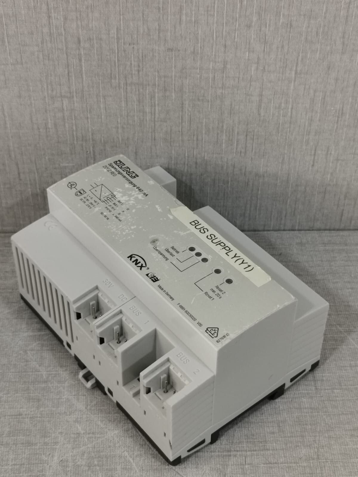JUNG 2002 REG JUNG 2002REG KNX/EiB Power supply 640 mA 8