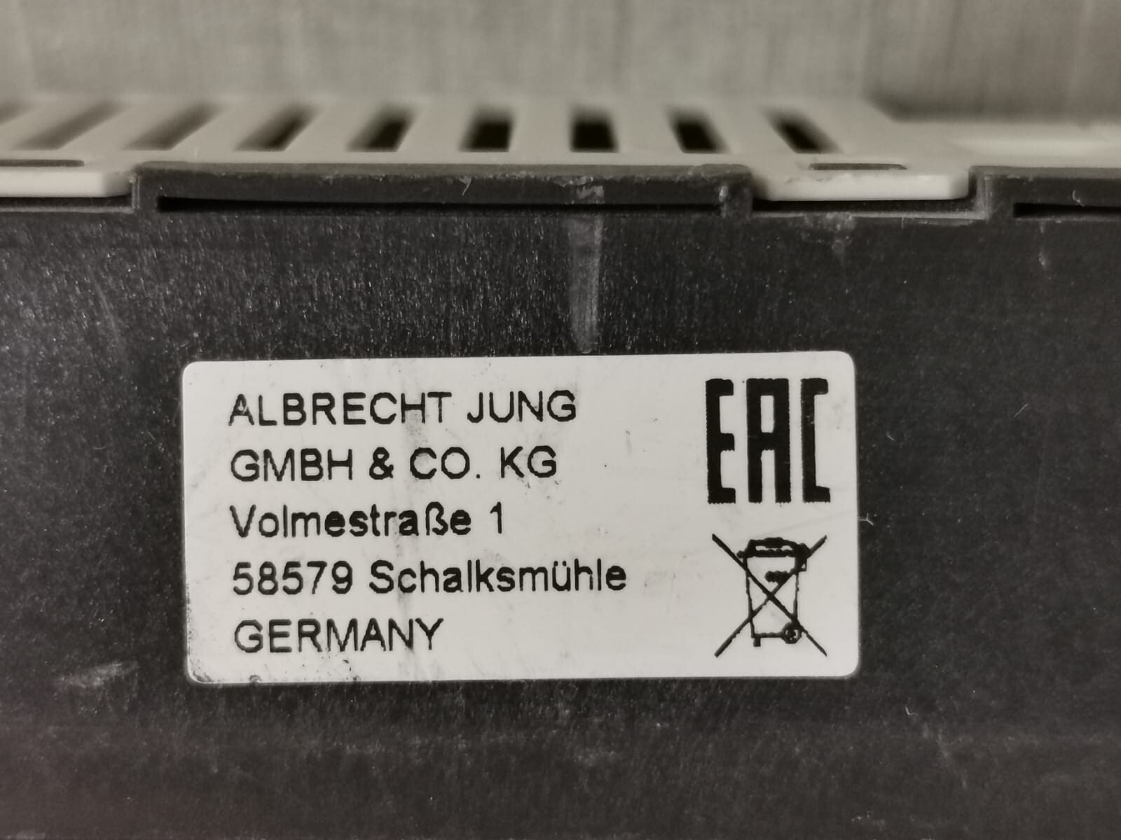JUNG 2002 REG JUNG 2002REG KNX/EiB Power supply 640 mA 9