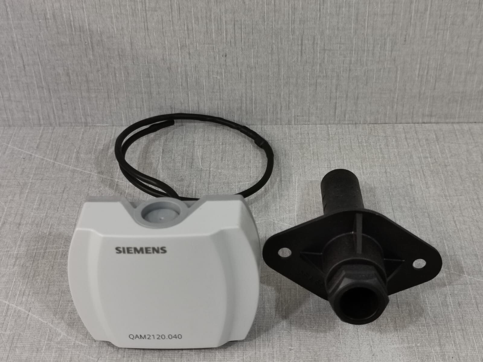 Siemens QAM2120.040 SIEMENS QAM2120.040 Duct Sensor LG - WITH FILTHY BOX 2
