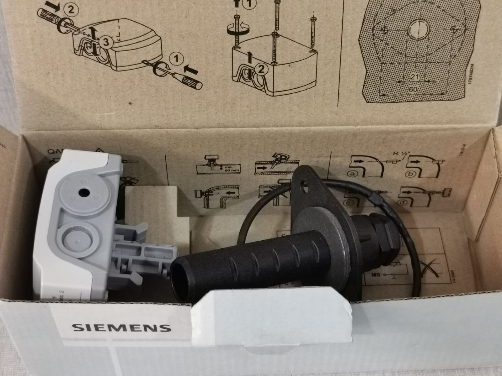 Siemens QAM2120.040 SIEMENS QAM2120.040 Duct Sensor LG - WITH FILTHY BOX 5