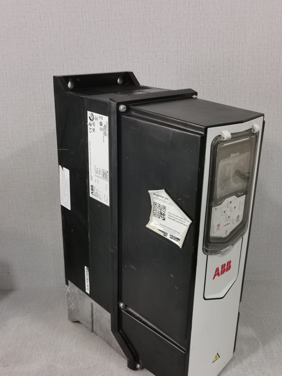 ABB ACS880-01-07A2-3 ACS880-01-07A2-3 ABB Frequency Converter 3