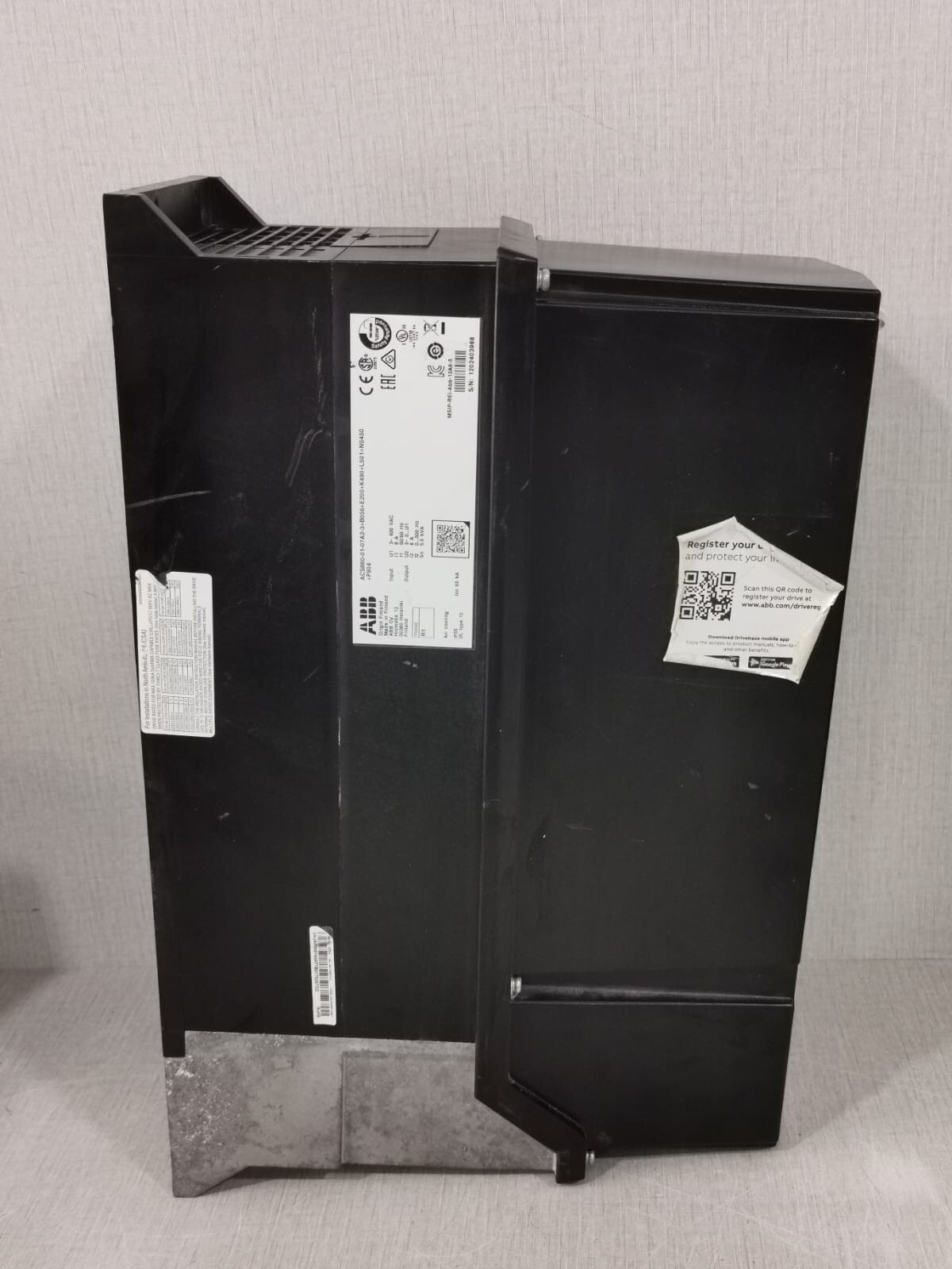 ABB ACS880-01-07A2-3 ACS880-01-07A2-3 ABB Frequency Converter 7