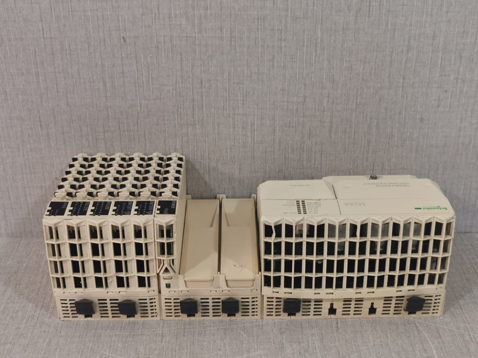 Schneider Electric M258 Schneider Electric Modicon TM258LF42DT4L | M258 4