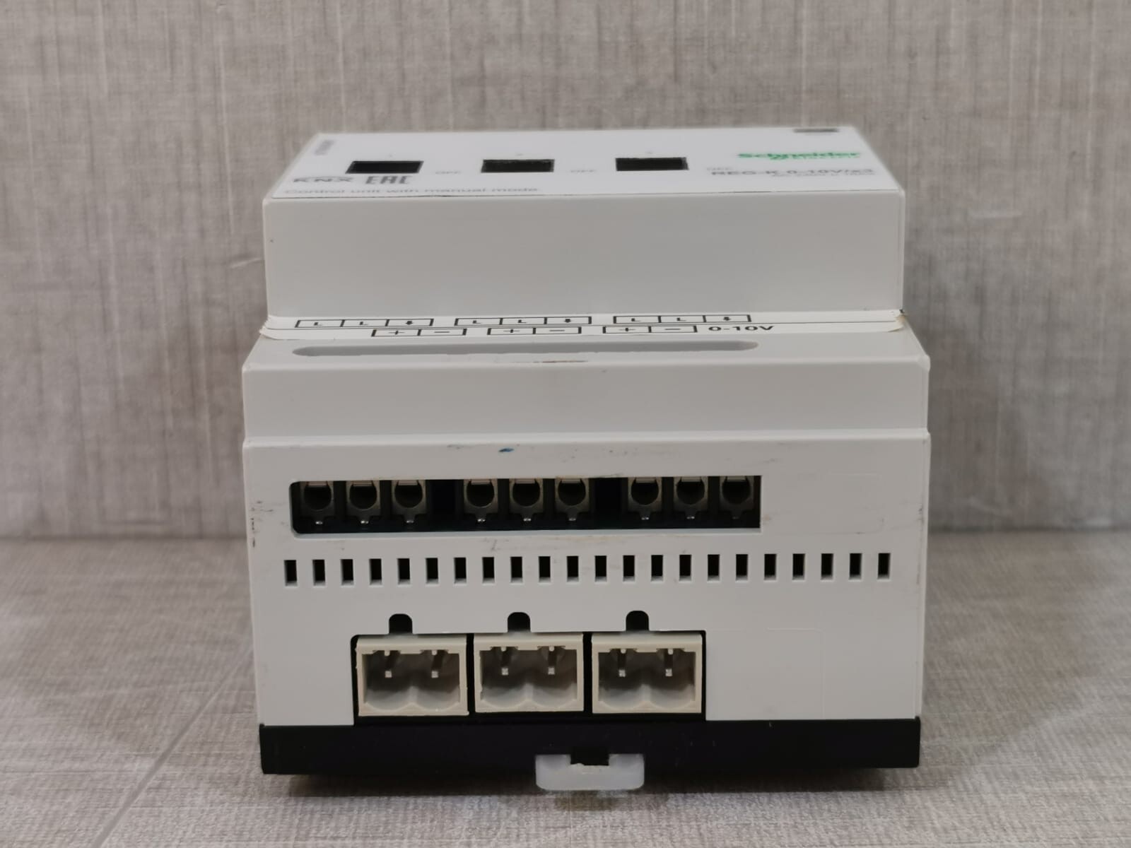 Schneider Electric MTN646991 Schneider Electric MTN646991 REG-K-0-10V/X3 CONTROL UNIT W/ MANUAL MODE 230V 4