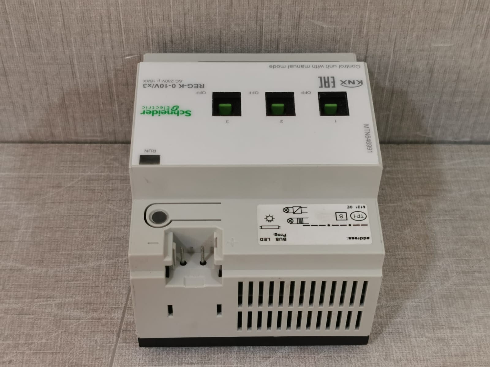 Schneider Electric MTN646991 Schneider Electric MTN646991 REG-K-0-10V/X3 CONTROL UNIT W/ MANUAL MODE 230V 7