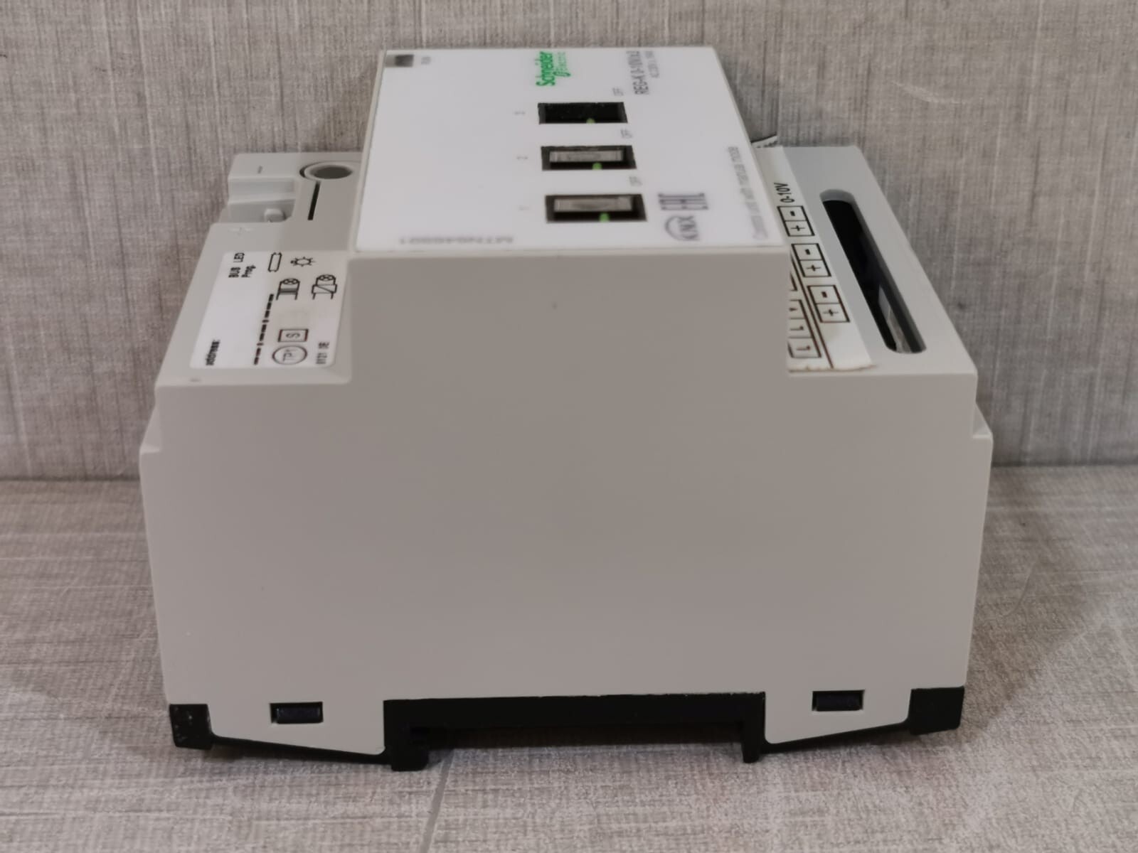 Schneider Electric MTN646991 Schneider Electric MTN646991 REG-K-0-10V/X3 CONTROL UNIT W/ MANUAL MODE 230V 9
