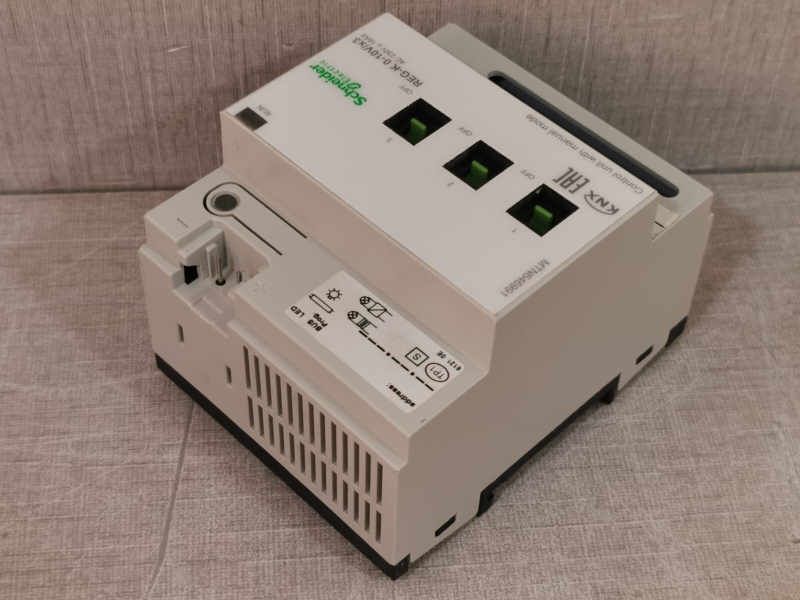 Schneider Electric MTN646991 Schneider Electric MTN646991 REG-K-0-10V/X3 CONTROL UNIT W/ MANUAL MODE 230V 10