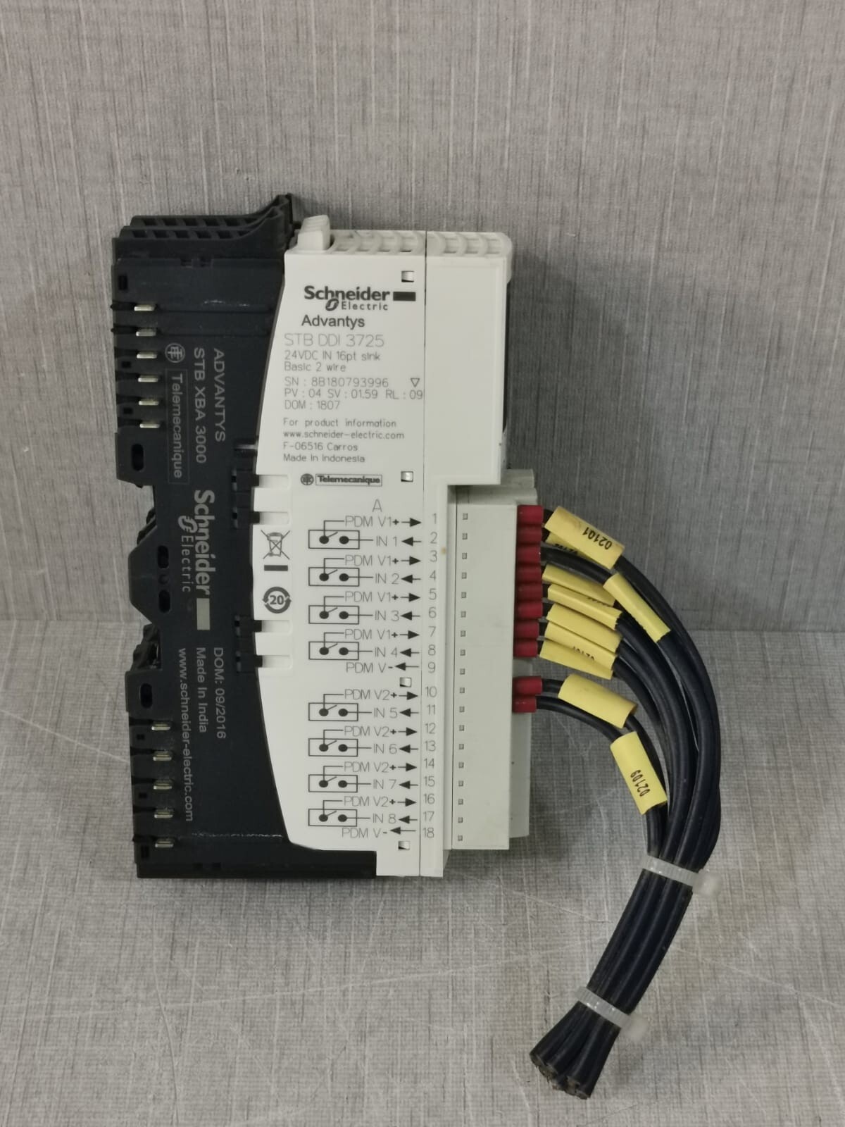 Schneider Electric STBDDI3725 Schneider Electric STBDDI3725 w/ Base Advantys Basic Digital Input Module 3