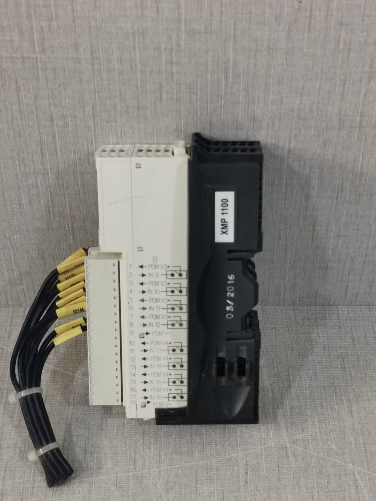 Schneider Electric STBDDI3725 Schneider Electric STBDDI3725 w/ Base Advantys Basic Digital Input Module 5