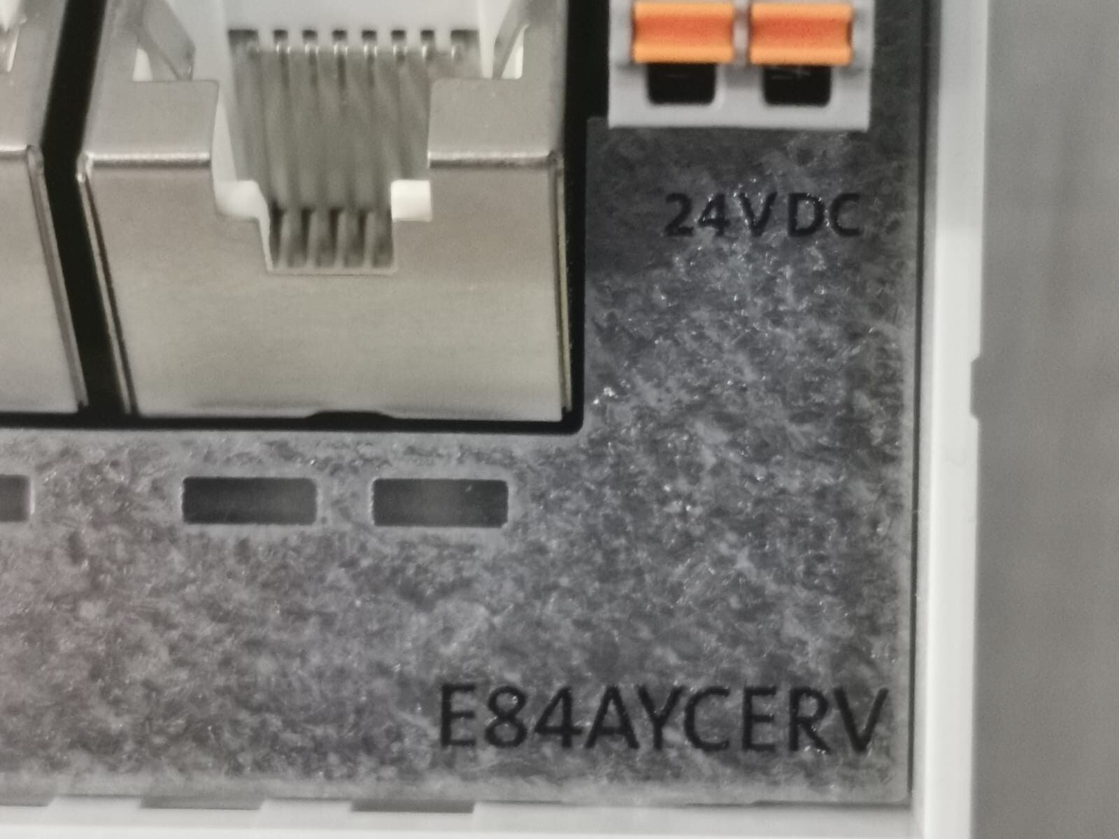 Lenze E84AYCERV LENZE E84AYCERV INVERTER DRIVES 8400 4