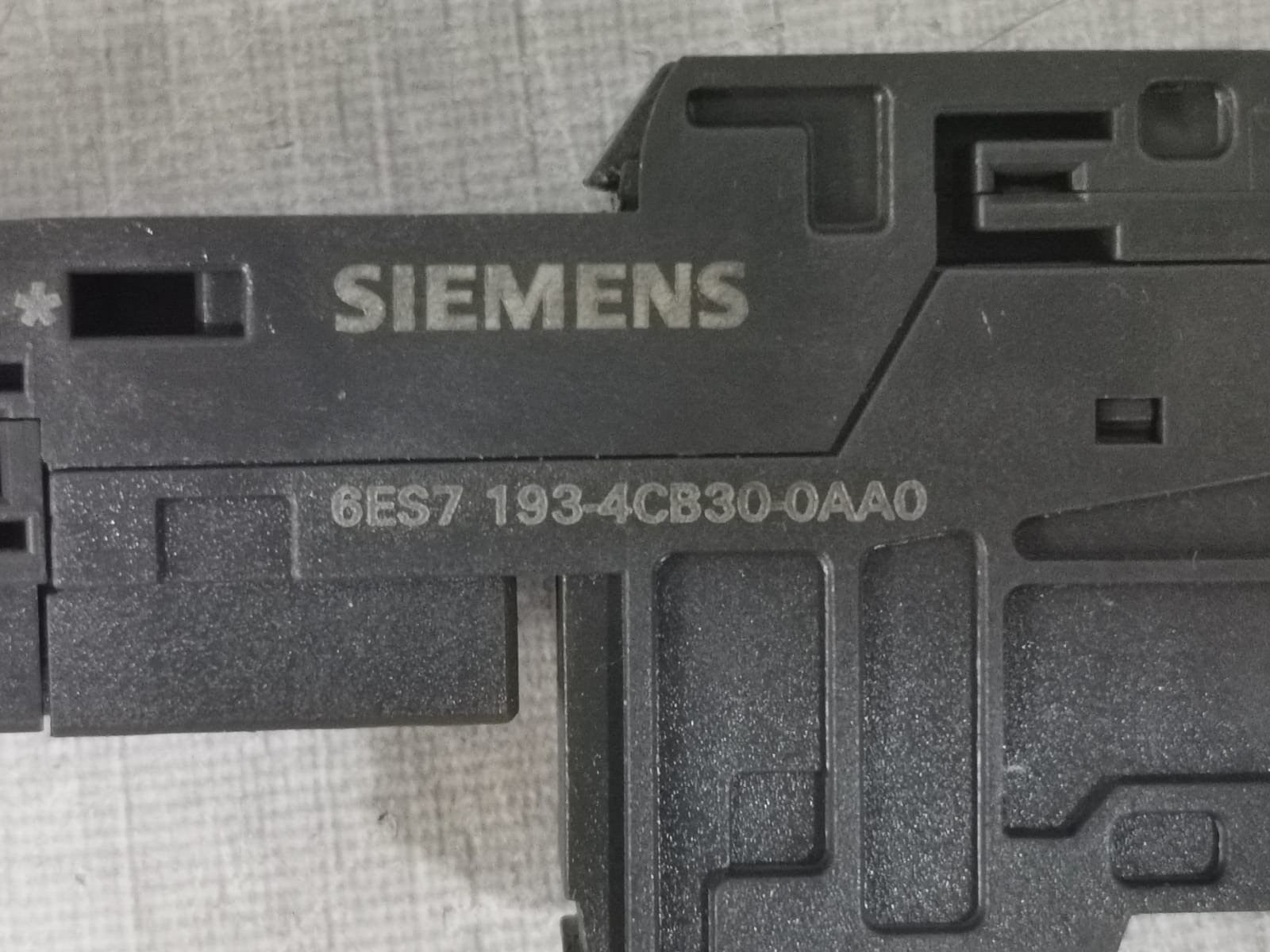 Siemens 6ES71934CB300AA0 Siemens SIMATIC S7 6ES7 193 4CB30 0AA0 Terminal Module 6ES71934CB300AA0 2