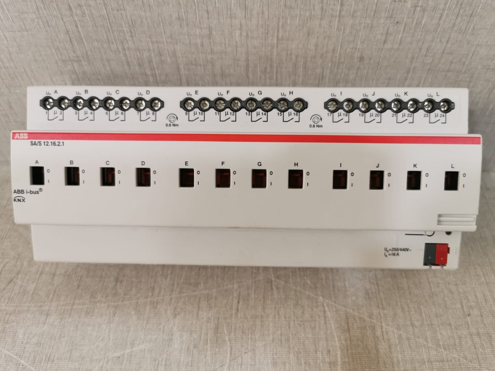 ABB 2CDG110162R0011 ABB 2CDG110162R0011 SA/S 12.16.2.1 i-bus KNX Switch Actuator 3