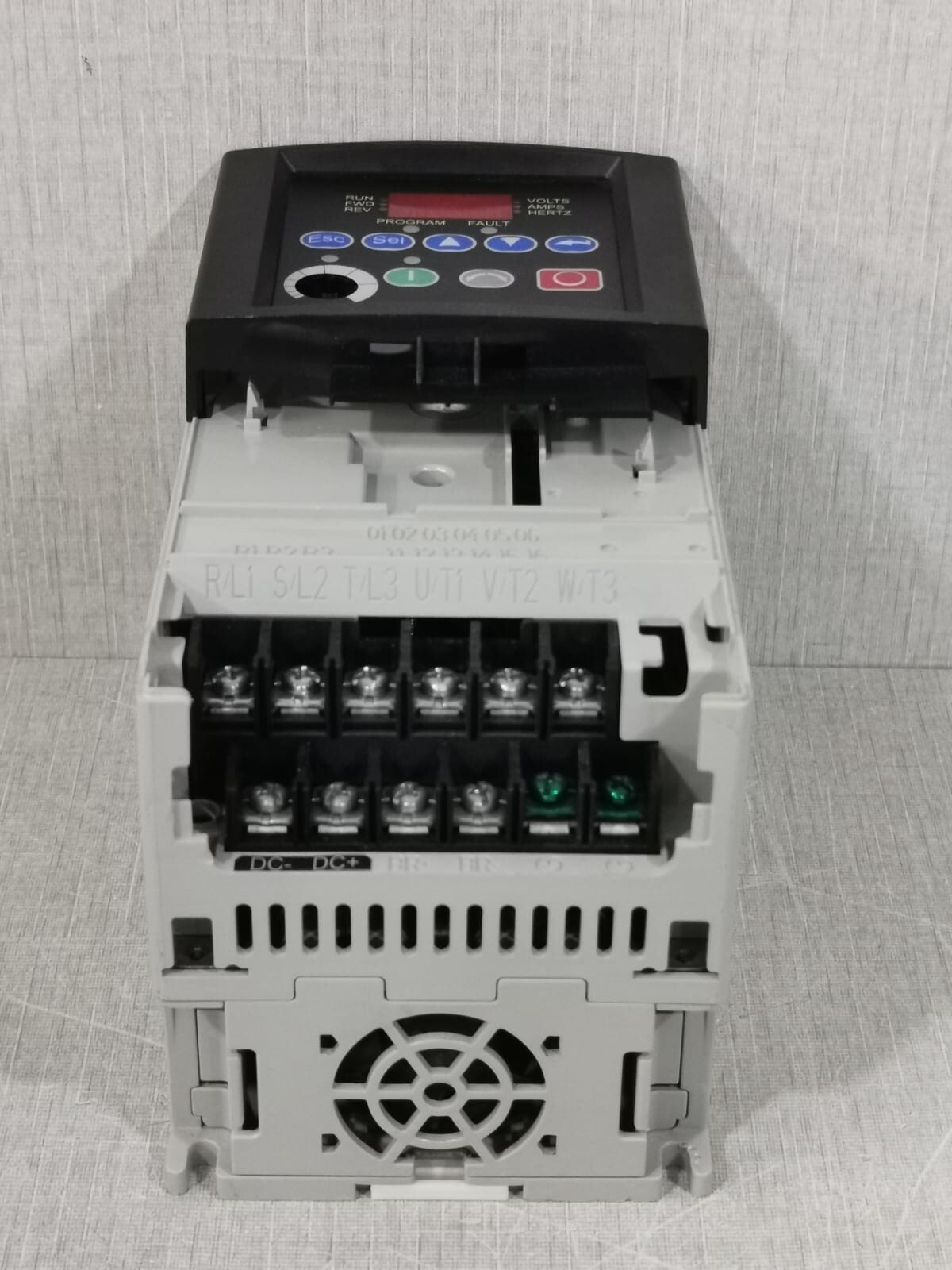 Allen-Bradley 22B-D4P0N104 Allen-Bradley 22B-D4P0N104 SER.A I PowerFlex 40 AC DRIVE 1.5KW/2.0HP 5