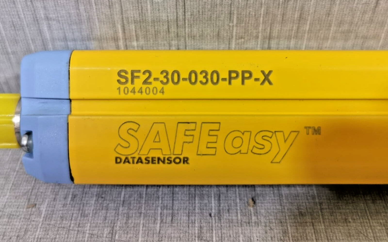 Safe Easy™ SF2 30-030-PP-X Safe Easy DATA SENSOR SF2 30-030-PP-X Emitter 24VDC 4