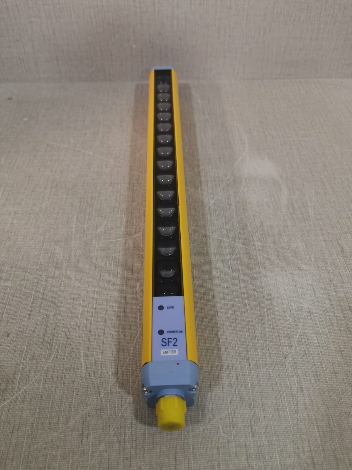 Safe Easy™ SF2 30-030-PP-X Safe Easy DATA SENSOR SF2 30-030-PP-X Emitter 24VDC 6