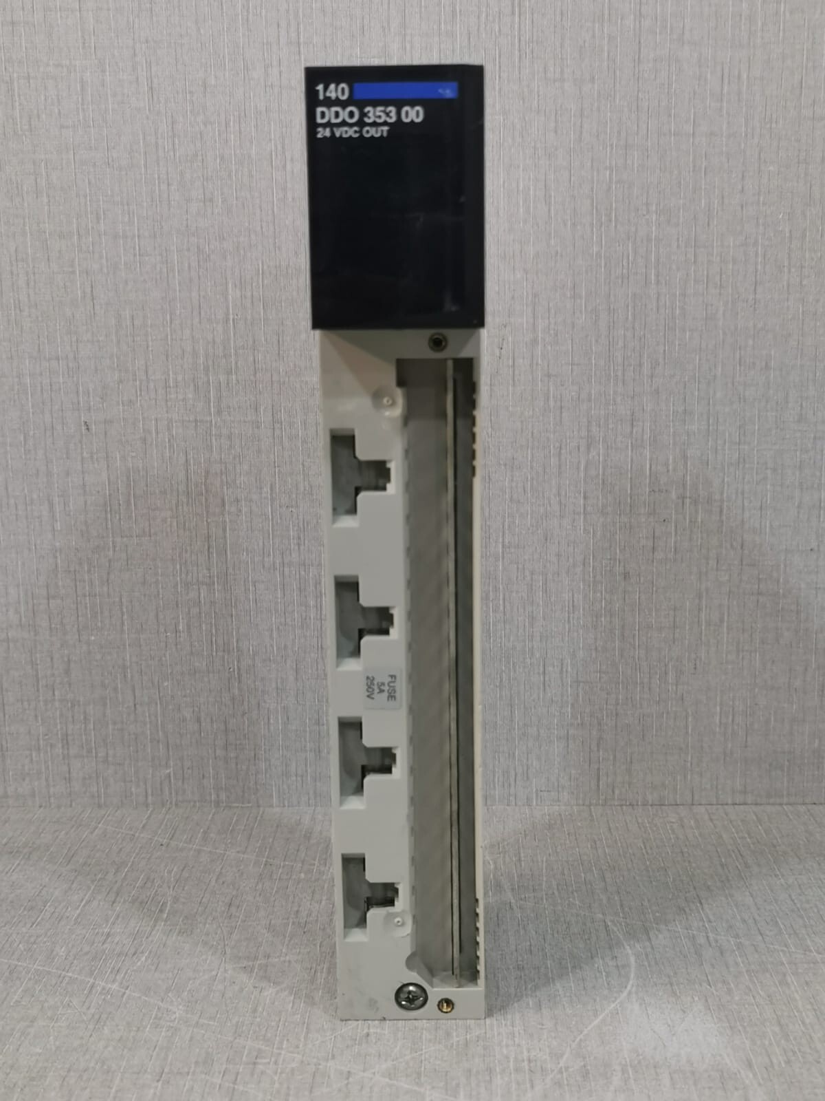 Schneider Electric DDO-353-00 Schneider Automation TSX Quantum 140 DDO 353 00 24VDC Output Module 3