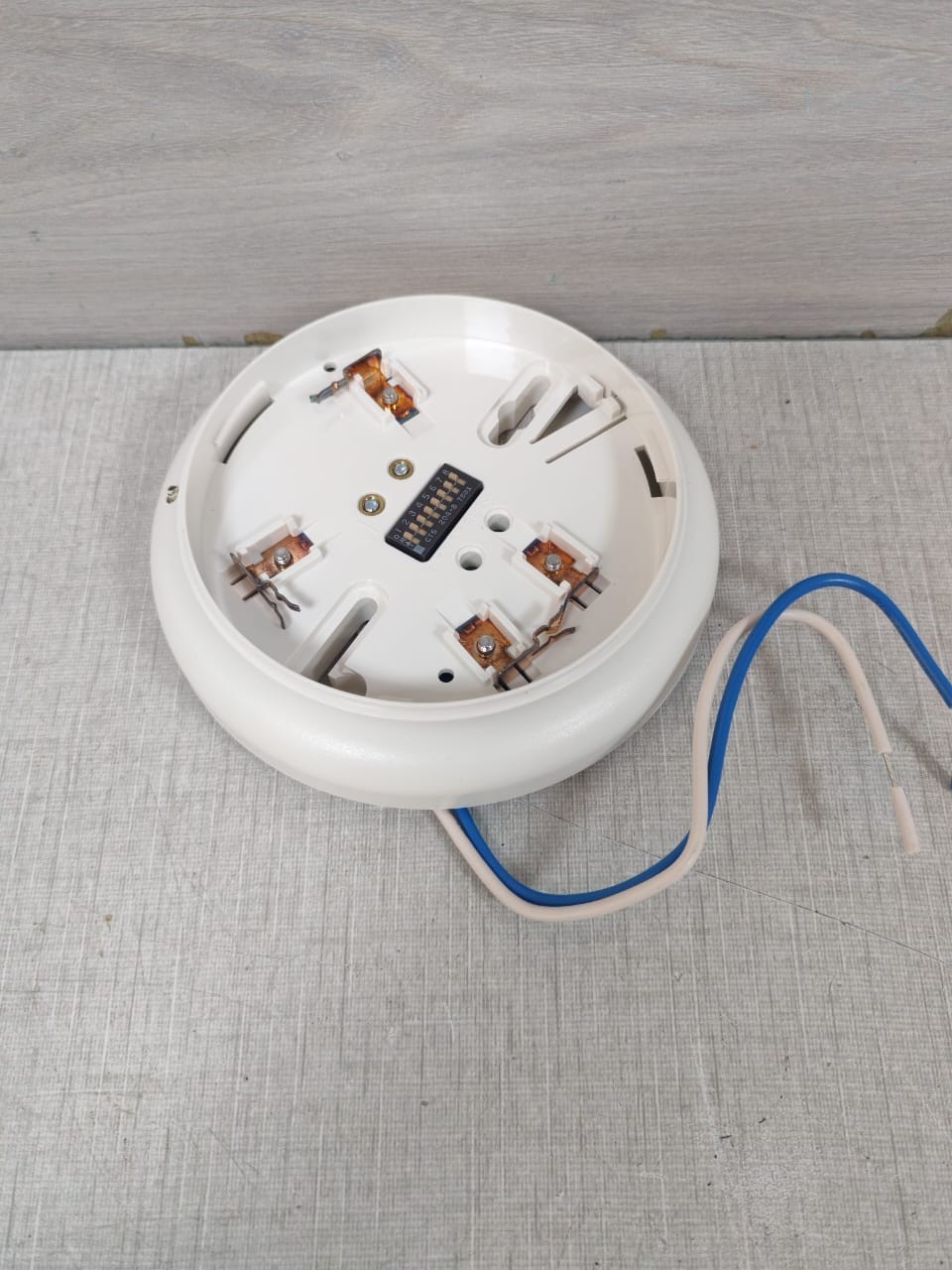 Simplex 4098-9789 SIMPLEX 4098-9789 LIFE ALARM SENS BASE W/ LED OUT 0677110CN 4