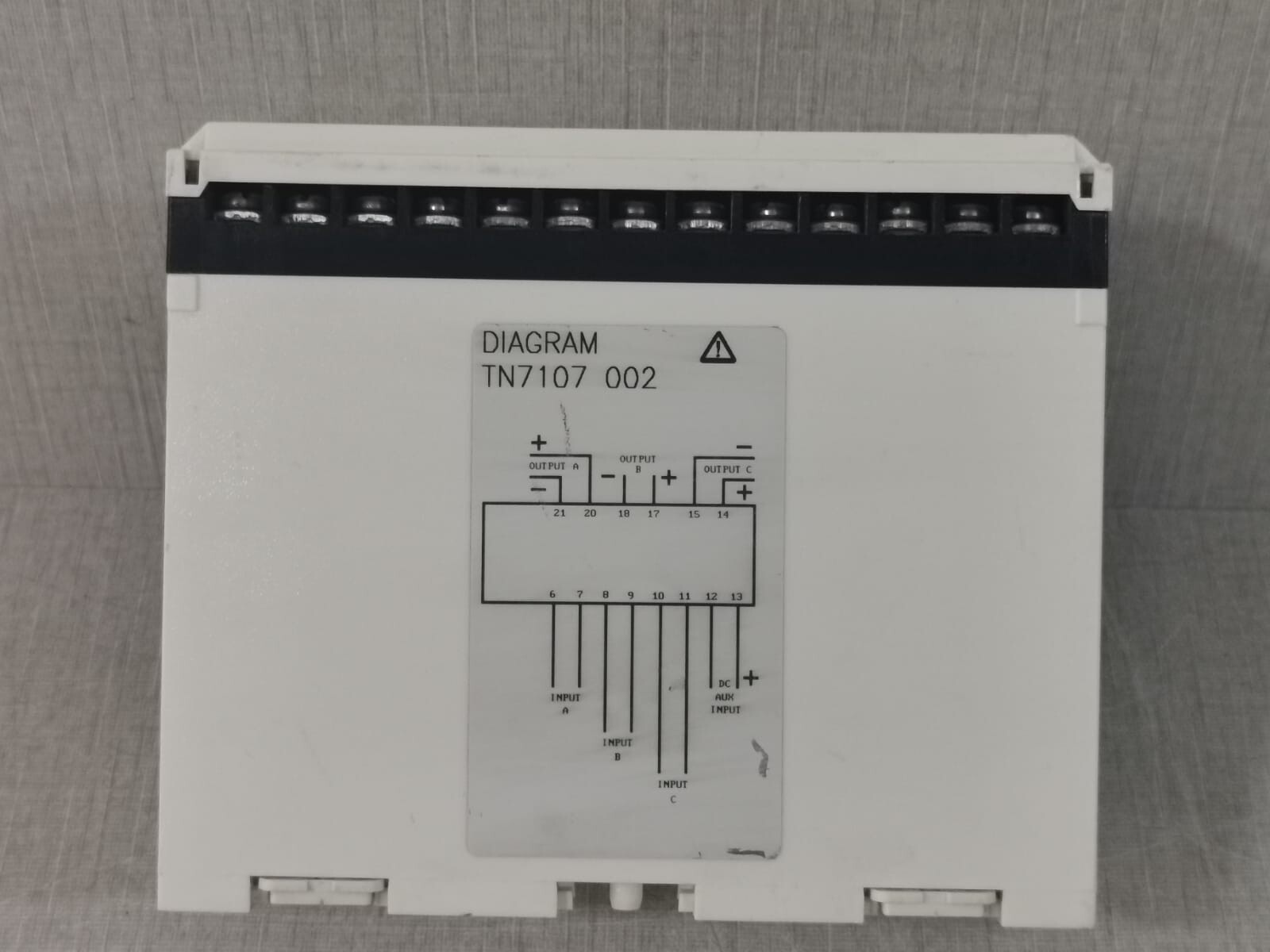 GE ISTAT-300 AREVA ISTAT 300-3VFAS61SFA VOLTAGE TRANDUCER 8