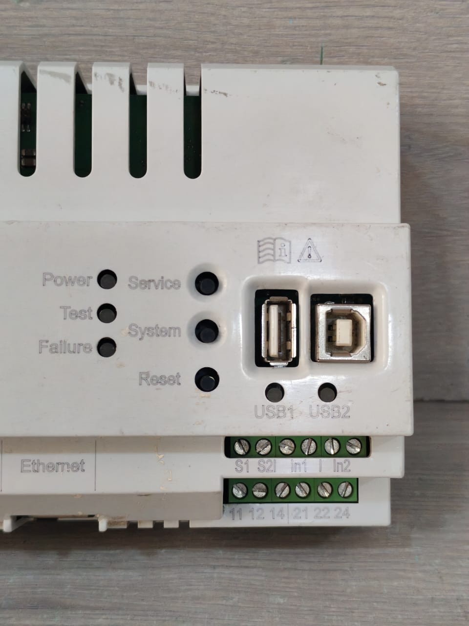 Eaton Rev Level D Z1005.F/ Z1000.F EATON CGLine+Web-Controller 400 71 361 055 Software/Rev Level D Z1005.F/ Z1000.F 3