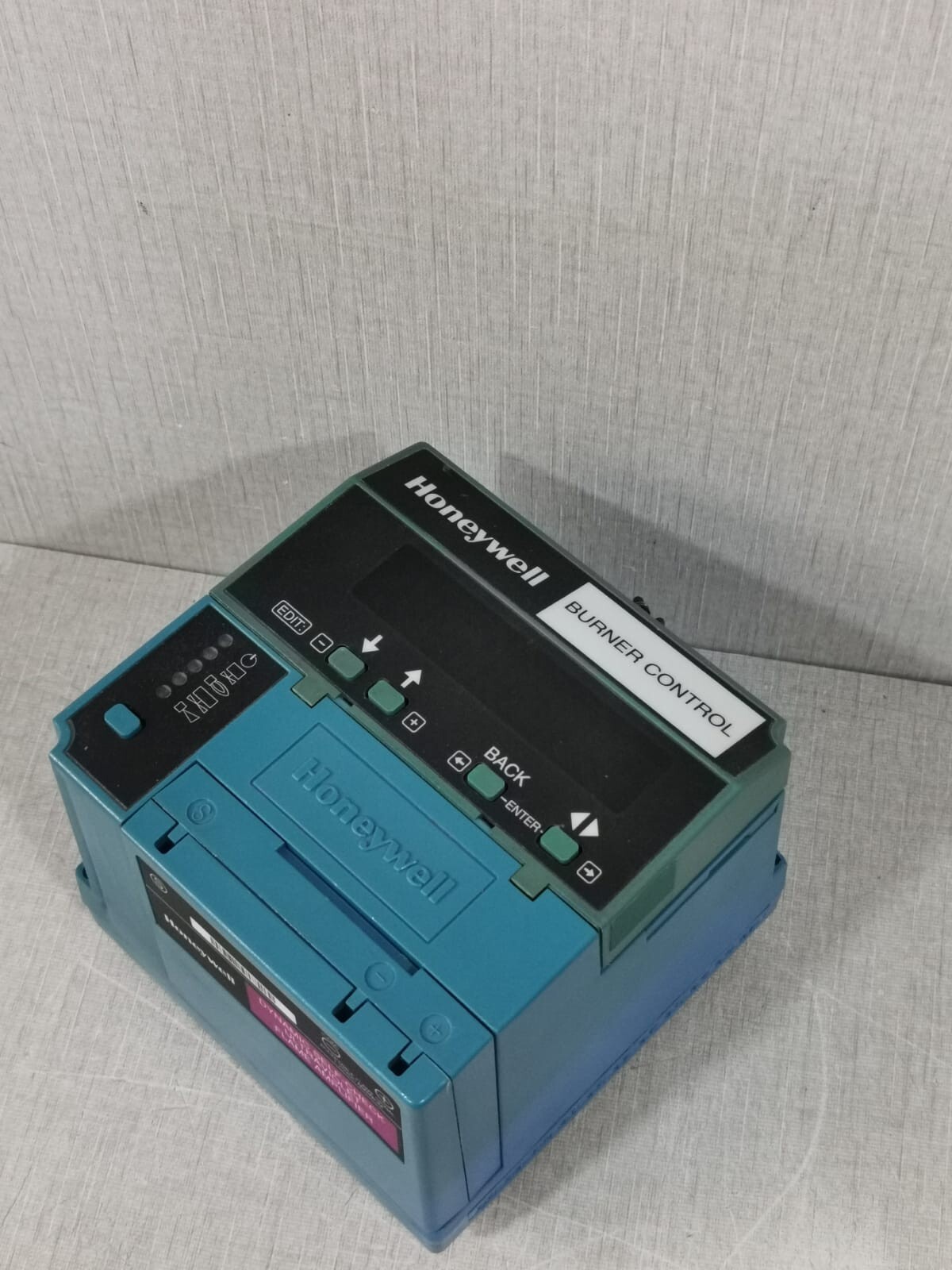 Honeywell RM7850A1001 HONEYWELL RM7850A1001 BURNER CONTROL 120 VAC,50/60HZ REV.E 10