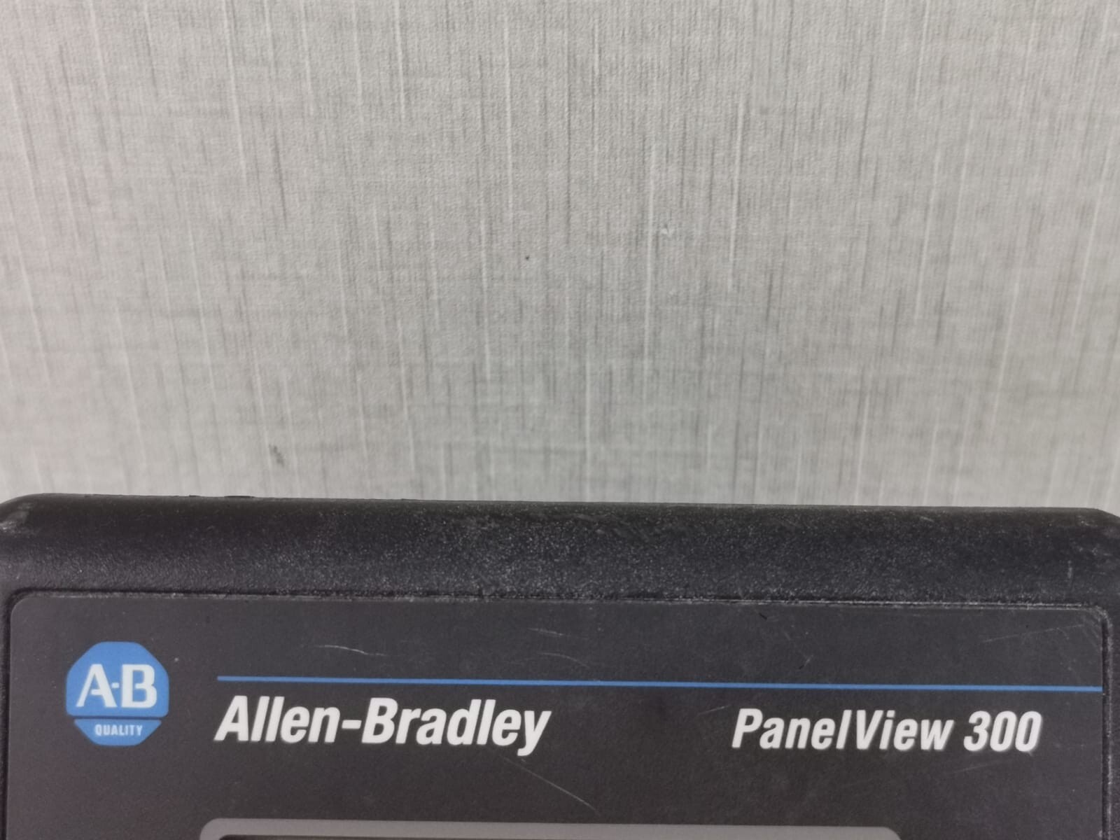 Allen-Bradley 2711-K3A17L1 ALLEN BRADLEY 2711-K3A17L1 SER. A REV.C F/W 4.20 24VDC .42A UNMP 2