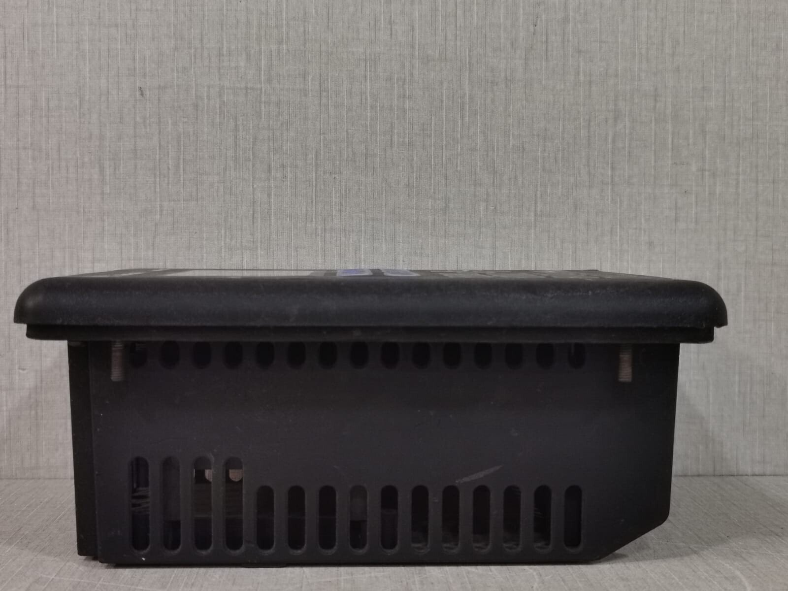 Allen-Bradley 2711-K3A17L1 ALLEN BRADLEY 2711-K3A17L1 SER. A REV.C F/W 4.20 24VDC .42A UNMP 4