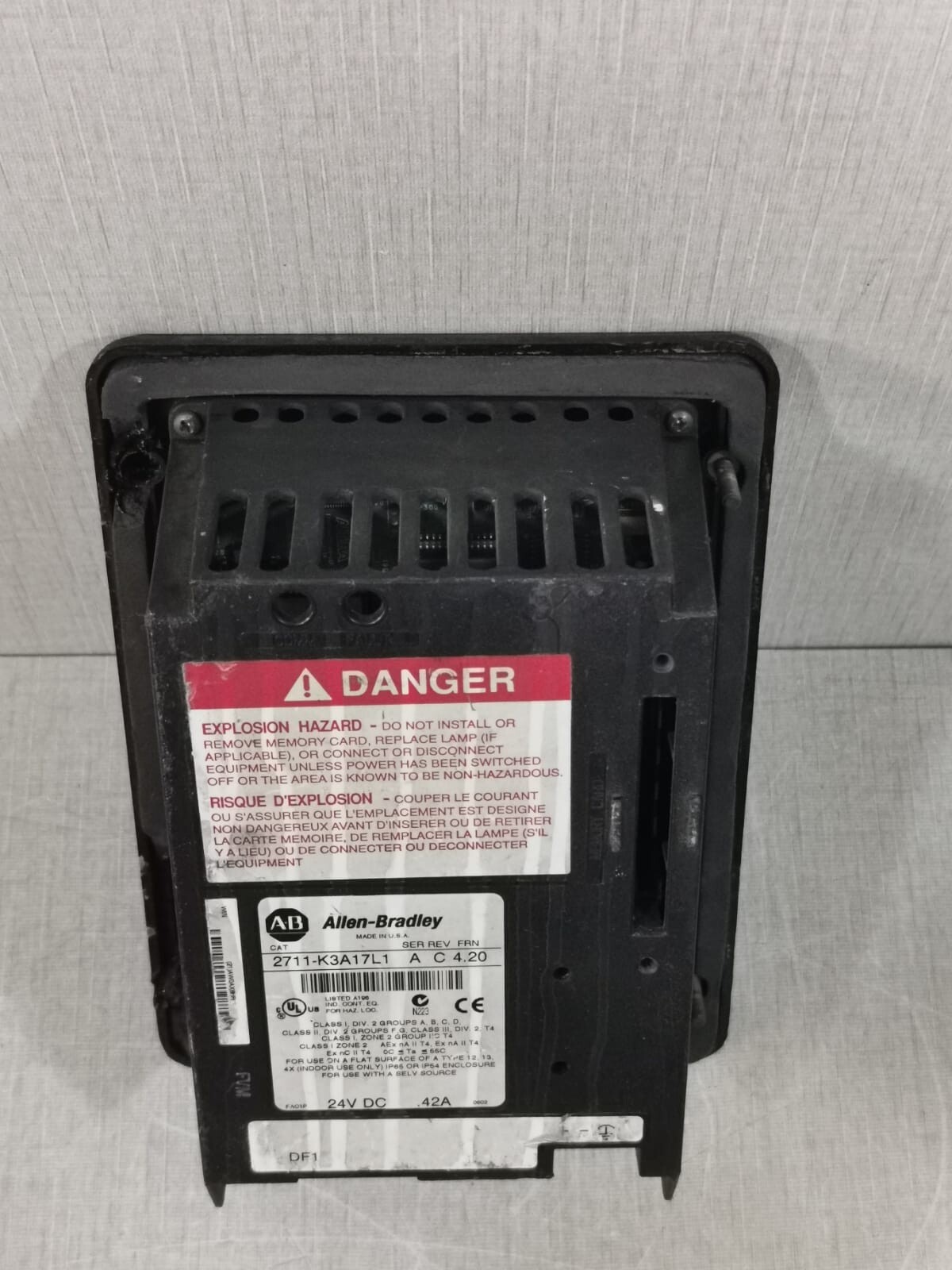 Allen-Bradley 2711-K3A17L1 ALLEN BRADLEY 2711-K3A17L1 SER. A REV.C F/W 4.20 24VDC .42A UNMP 8