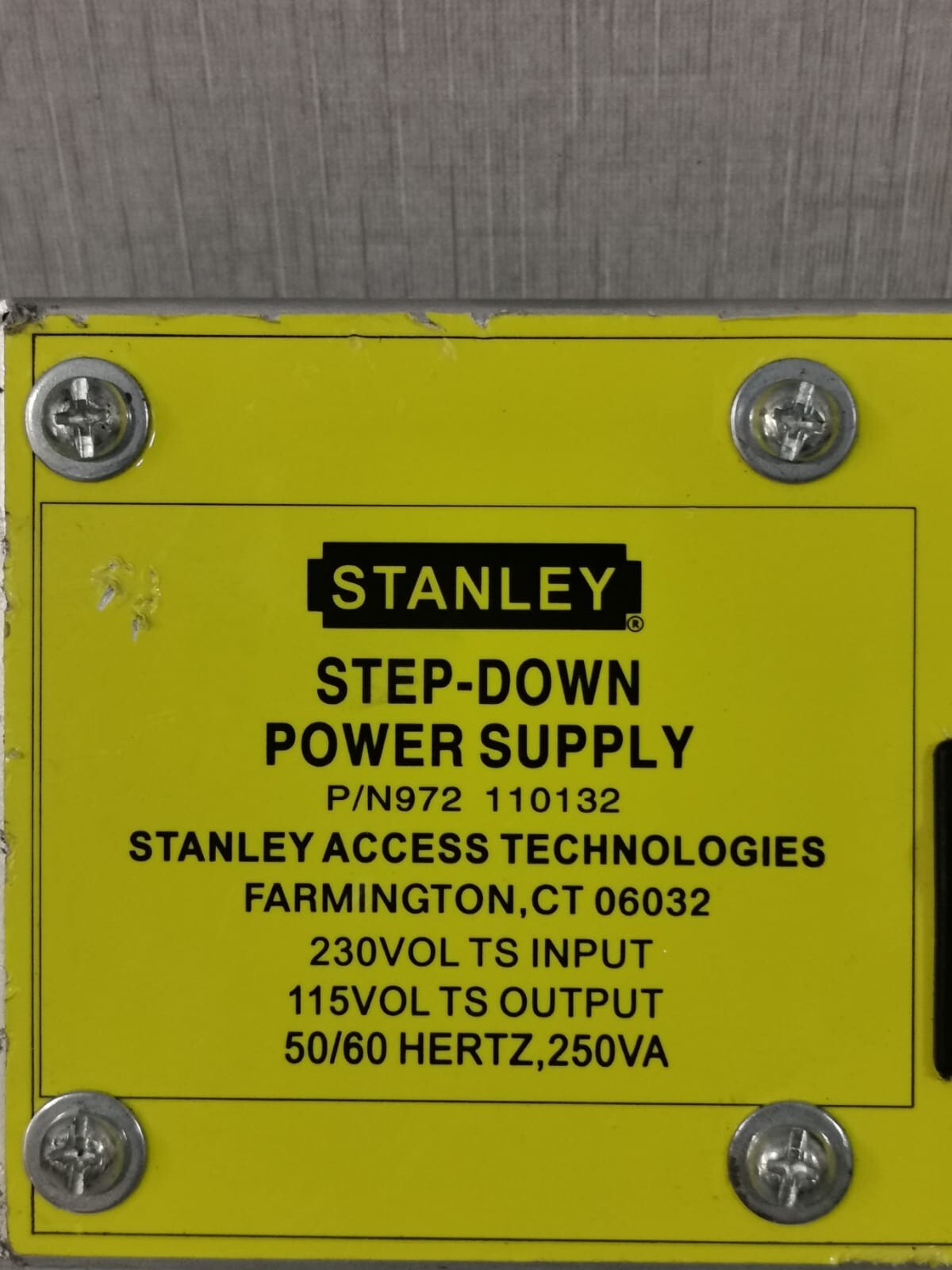 Stanley STEP-DOWN STANLEY STEP-DOWN POWER SUPPLY 972 110132 -230V/115V 50/60HERTZ,250VA 2