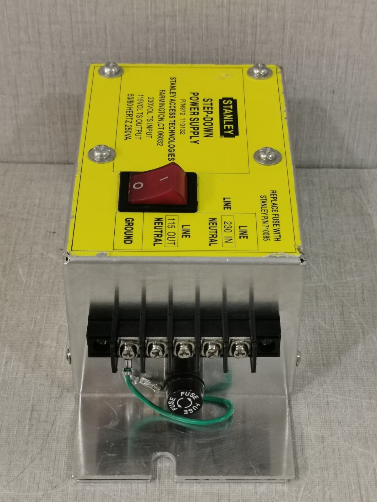 Stanley STEP-DOWN STANLEY STEP-DOWN POWER SUPPLY 972 110132 -230V/115V 50/60HERTZ,250VA 7