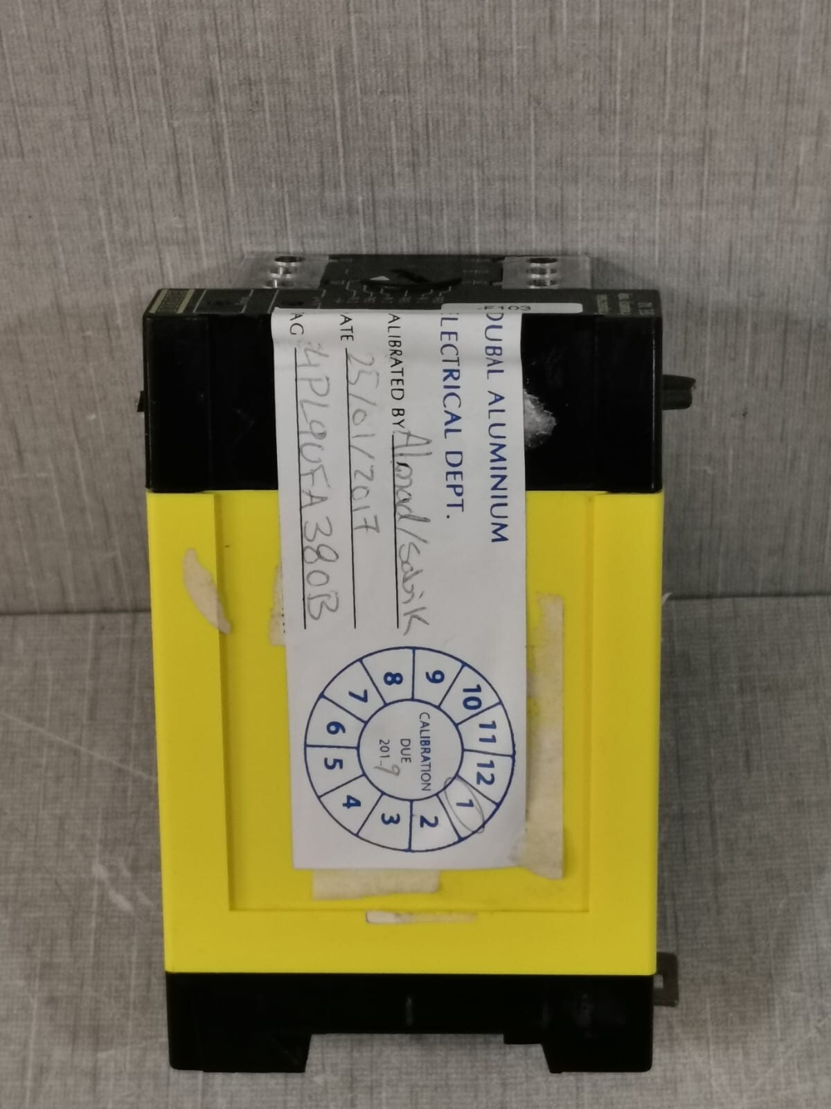 Bender B925504 BENDER SFE140 -B925504 FREQUENCY RELAY AC 250V 5