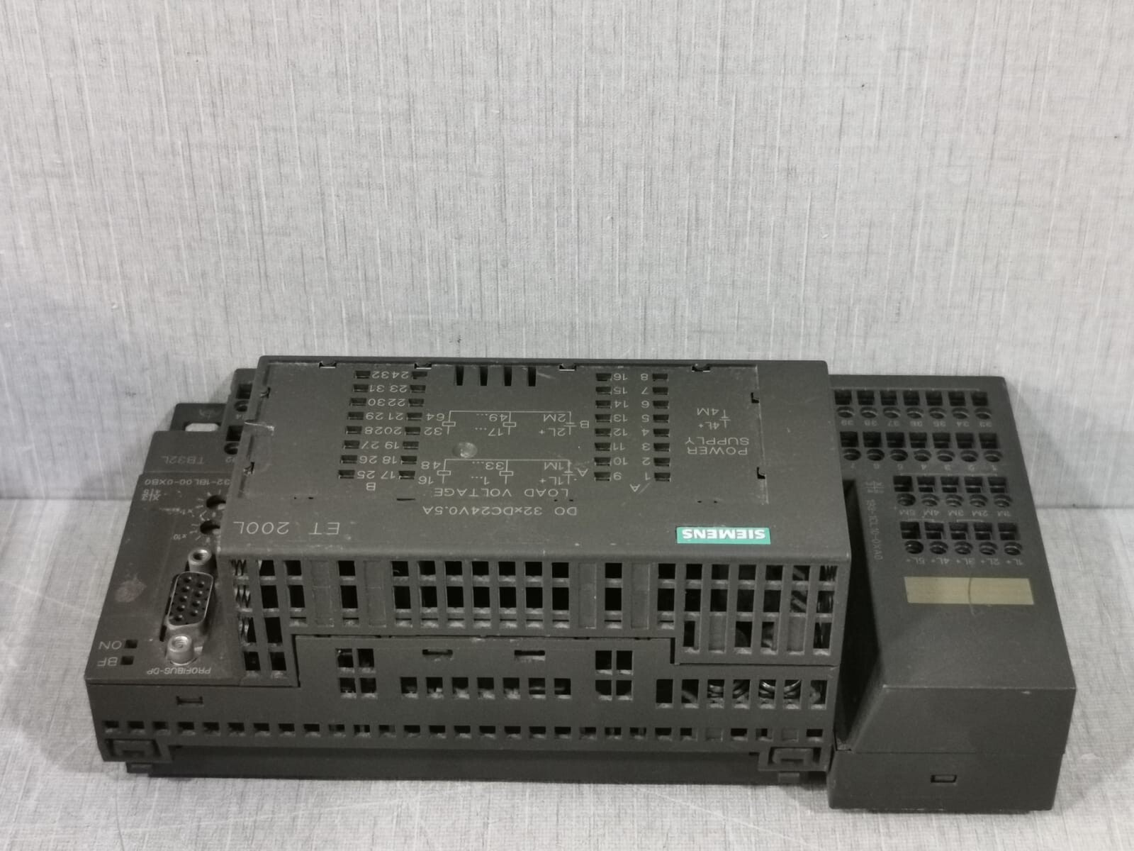 Siemens 132-1BL00-0XB0 SIEMENS ET200L -TB32L-132-1BL00-0XB0 5