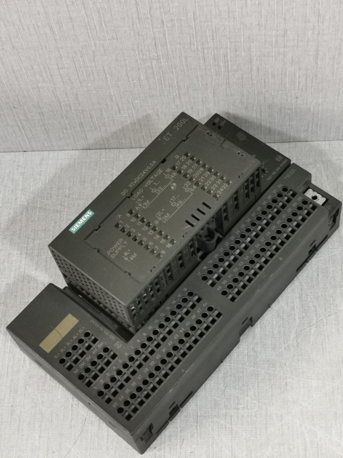 Siemens 132-1BL00-0XB0 SIEMENS ET200L -TB32L-132-1BL00-0XB0 9