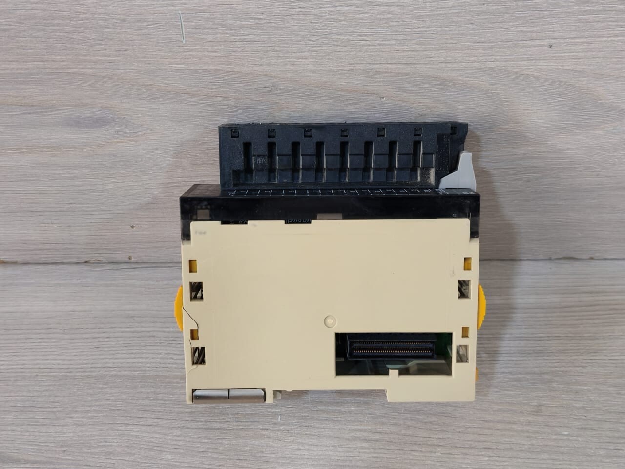Omron CJ1W-ID211 Omron CJ1W-ID211 Input Module 5