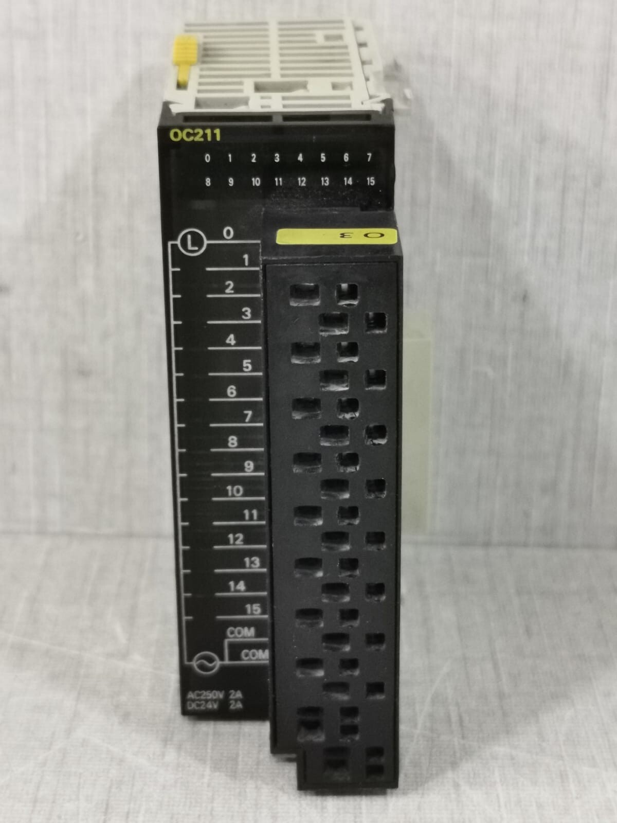 OMRON CJ1W-OC211(SL)-OUTPUT UNIT