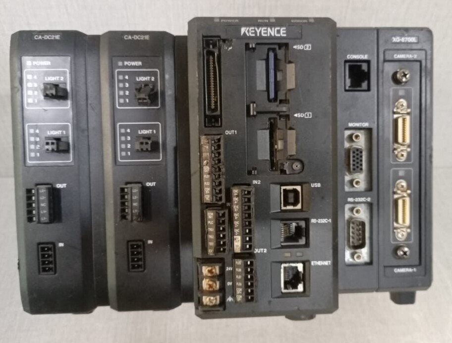 Keyence XG-8700L Multi-Camera Imaging System with LIGHTING CONTROLLER CA-DC21E