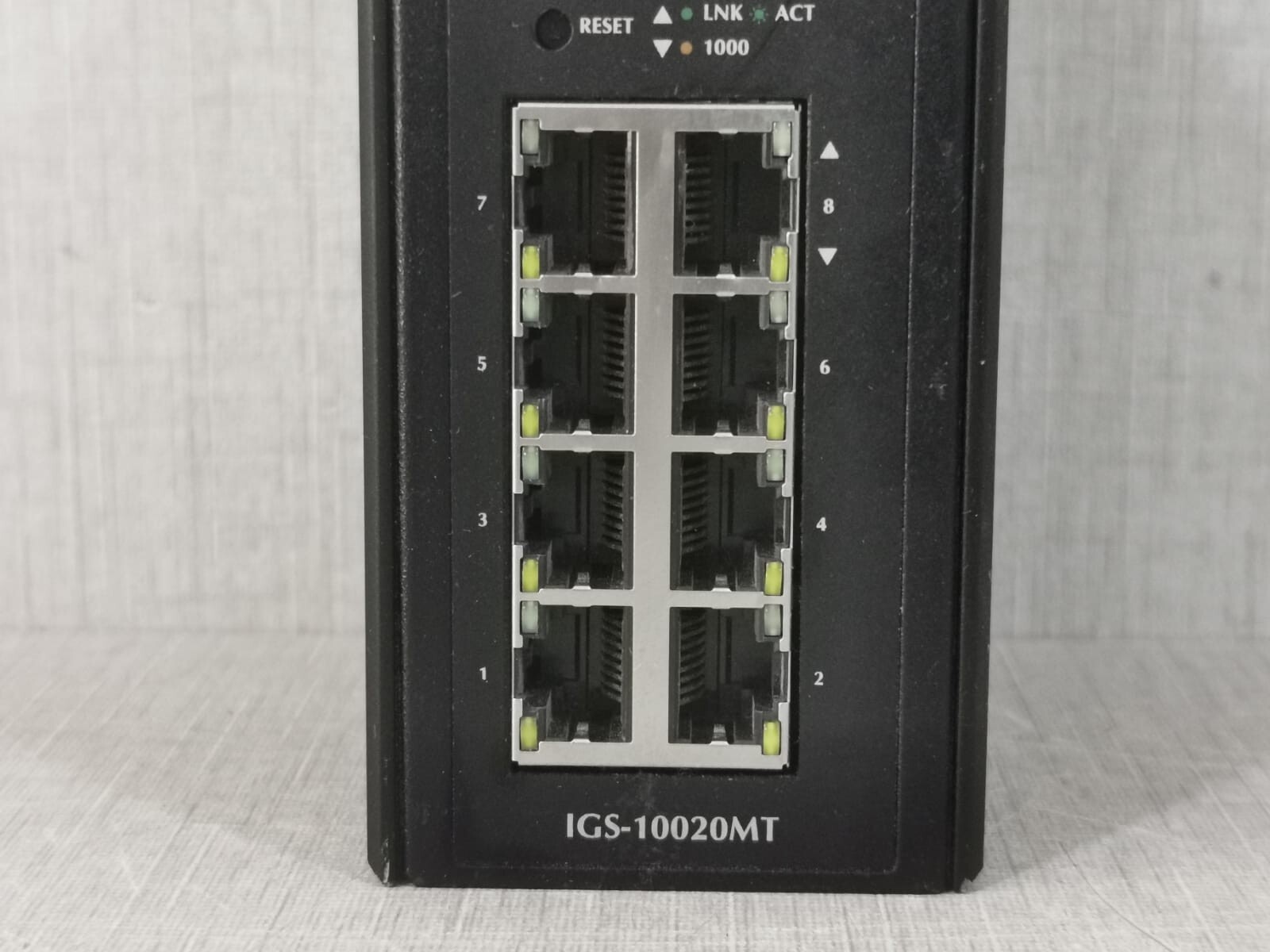 Planet Technology IGS-10020MT, IGS-10020MT(V2) PLANET IGS-10020MT(V2) 8 PORT FAST ETHERNET SWITCH 2