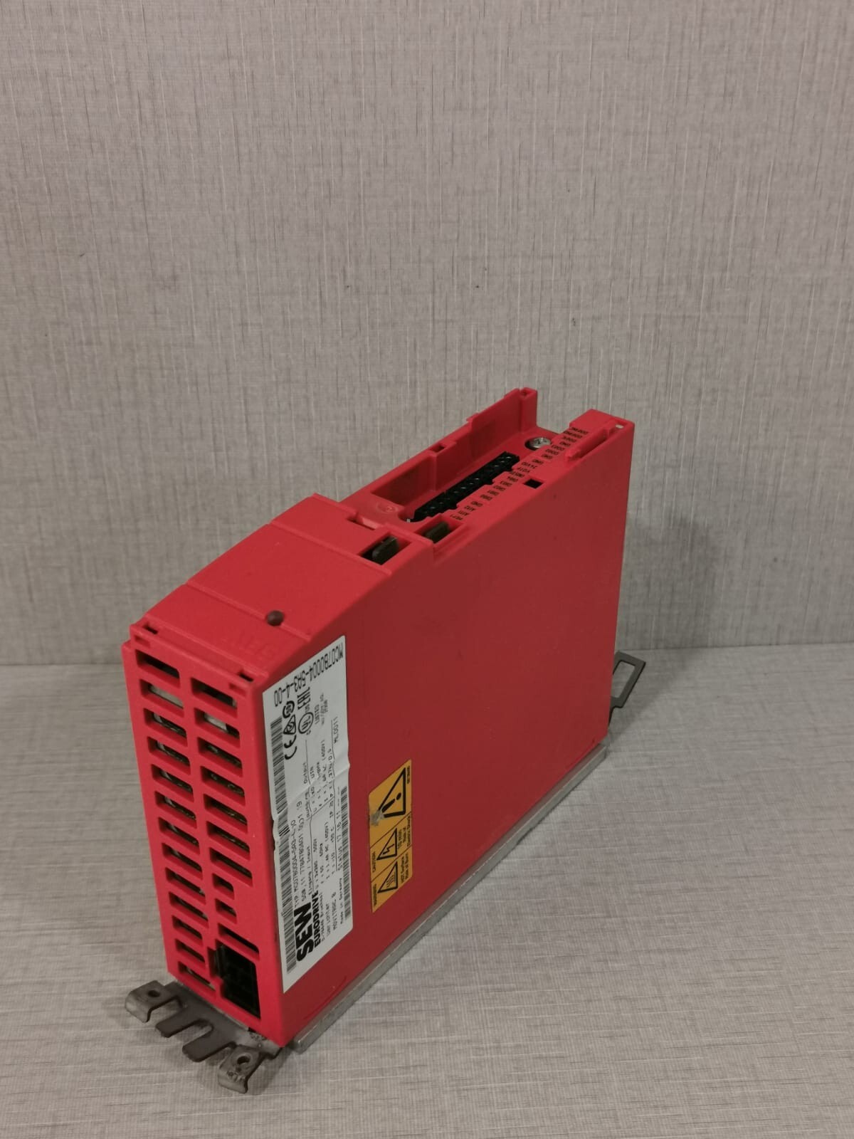 SEW Eurodrive MC07B0004-5A3-4-00 SEW EURODRIVE MC07B0004-5A3-4-00 MOVITRAC B INVERTER DRIVE 10