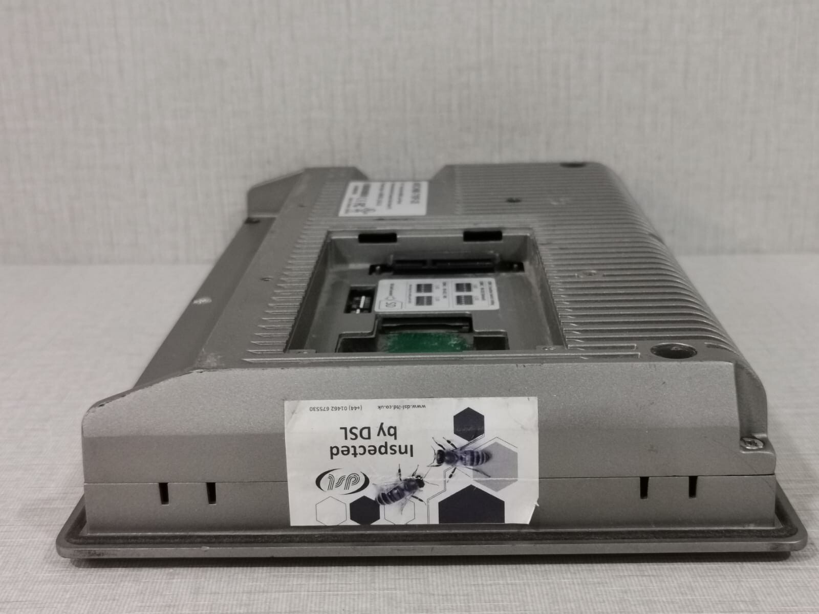 UNKNOWN ARCHMI-710P-25 DSL ARCHMI-710P-25 Fan Less Industrial Compact Size Panel PC 6